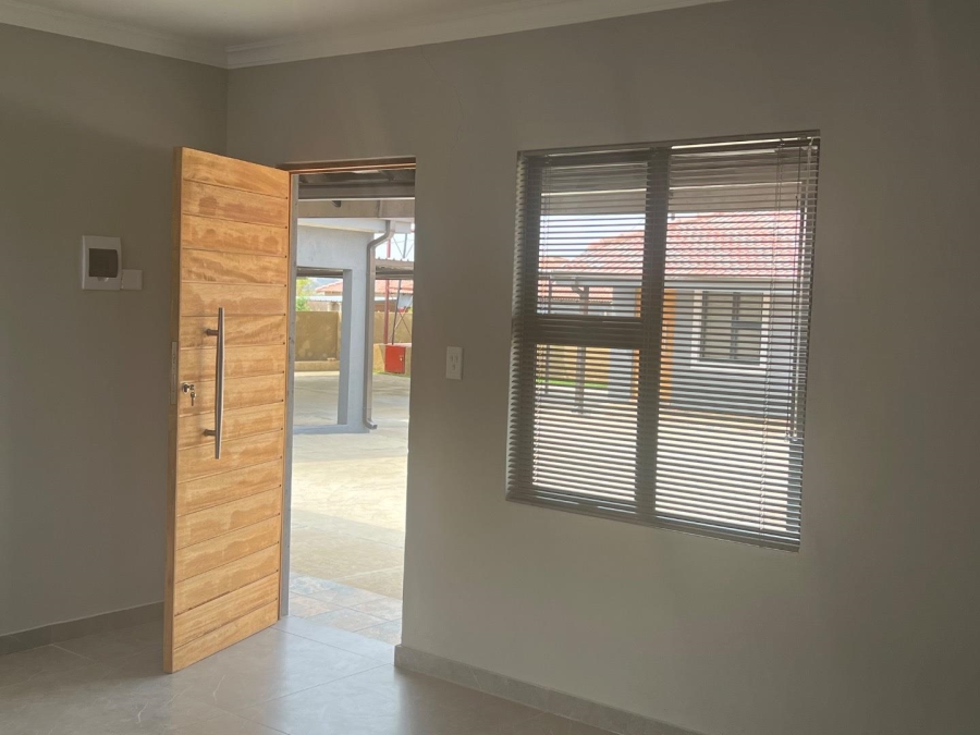 To Let 8 Bedroom Property for Rent in Bethanie North West